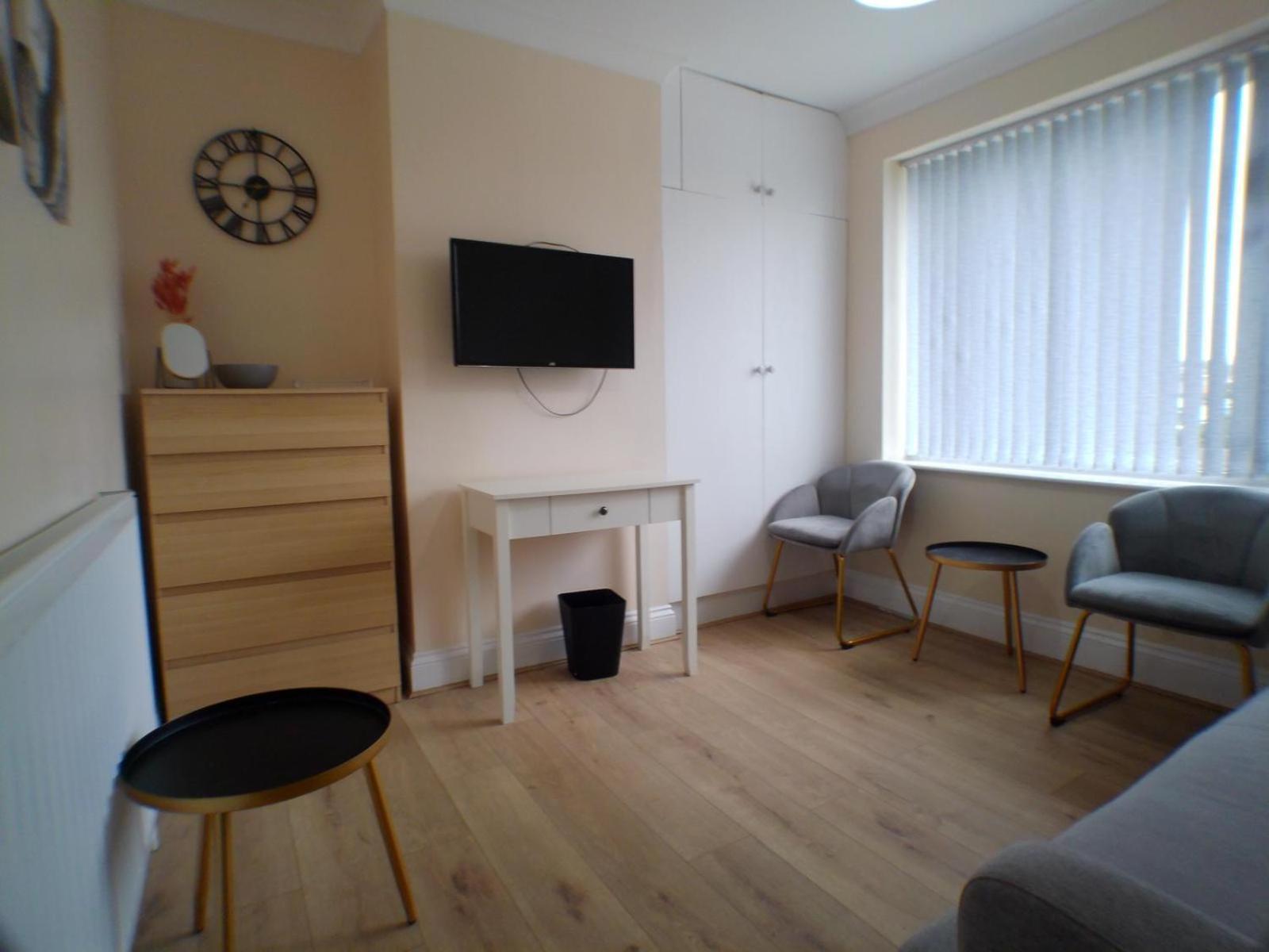 Contemporary Expansive Upper * Birmingham