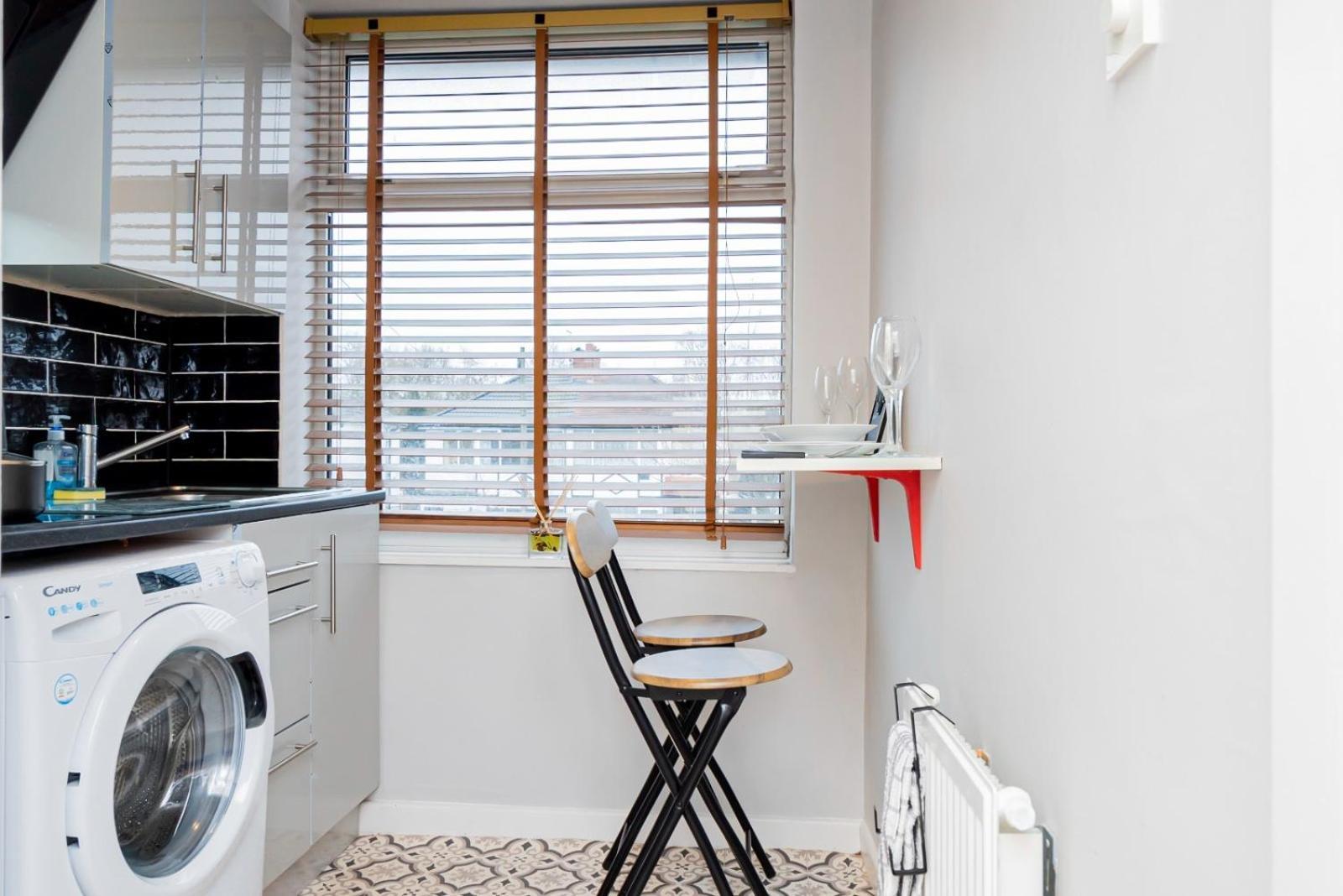 Apartment Contemporary Expansive Upper