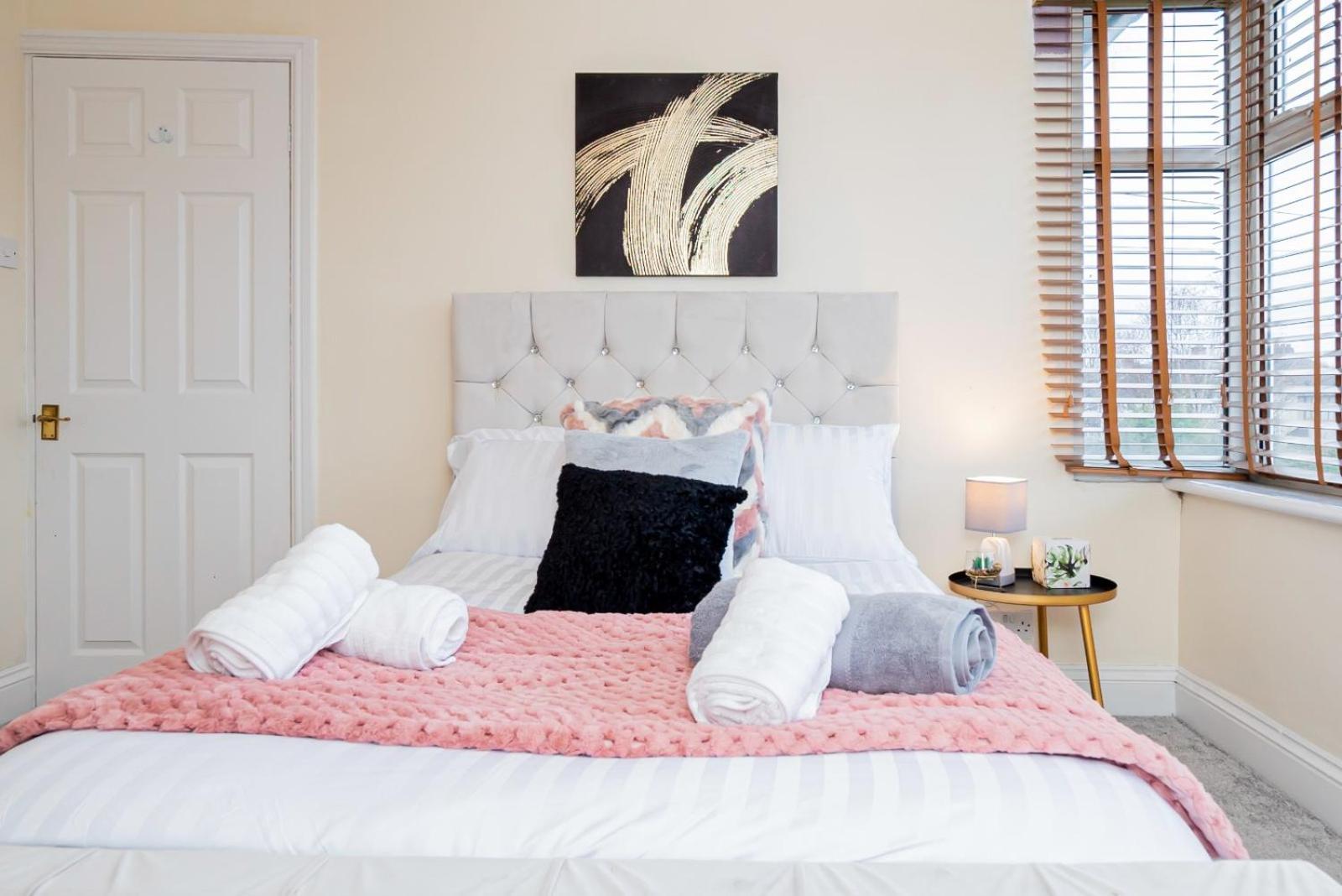Contemporary Expansive Upper *
